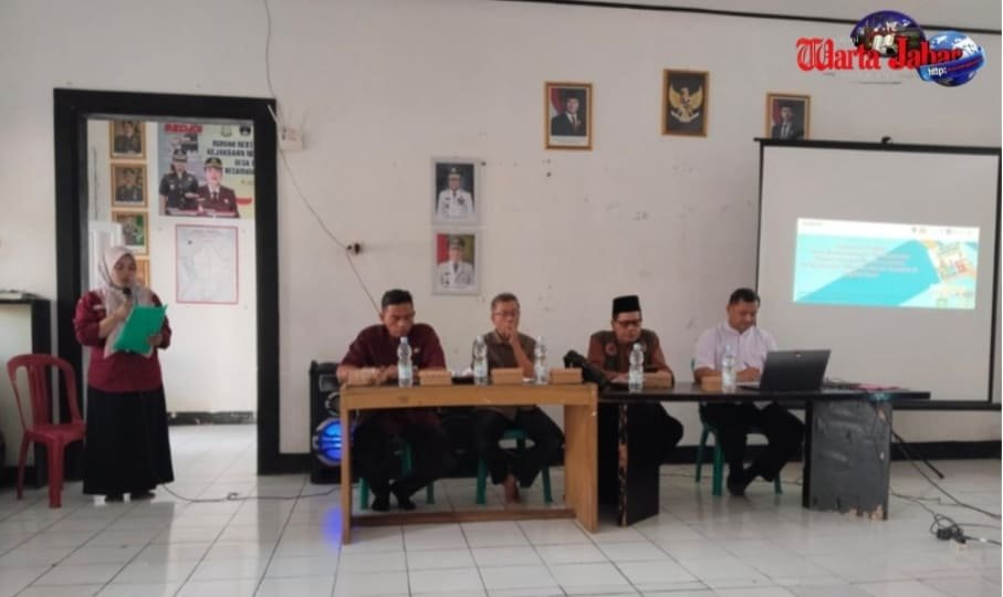Cegah Sampah Jadi Bencana, Bhabinkamtibmas Tegalwaru Edukasi Pemilahan dan Bahaya Karhutla