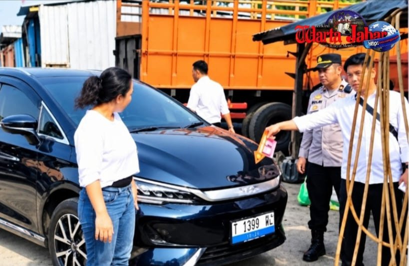 Mobil Ditumpangi WNA Dibobol di Cikampek, Uang Rp1,3 Miliar Raib