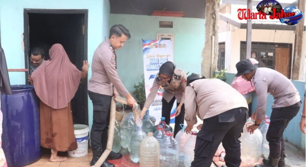 Peringati 75 Tahun Humas Polri, Polres Purwakarta Salurkan Air Bersih bagi Warga